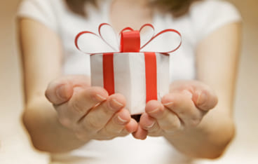 誕生日プレゼントは渡し方で感動が倍増 タイミングとシチュエーションを事例と共に徹底解剖 21年版 Giftpedia Byギフトモール アニー