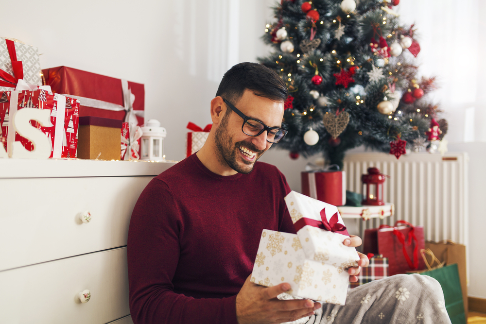 男性に贈りたいクリスマスプレゼント特集 選び方や予算相場も徹底解説 Giftpedia