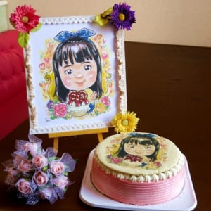 個性を爆発 似顔絵入りの一風変わった誕生日ケーキ Giftpedia Byギフトモール アニー