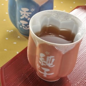 【名入れ陶器】有田焼　桜型高級湯のみ 