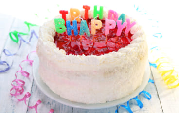 誕生日ケーキをさらに豪華に 誰にでもできる飾り付けアイデアをご紹介 Giftpedia Byギフトモール アニー