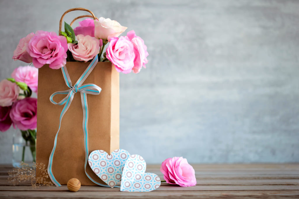 【20代女性】友人や先輩、彼女が喜ぶおしゃれなプレゼント特集！【選び方・予算・メッセージ集も】 Giftpedia