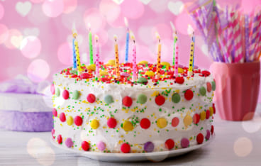 誕生日ケーキに楽しさをトッピング 素敵なデコレーションケーキを囲んでハッピーなひとときを Giftpedia