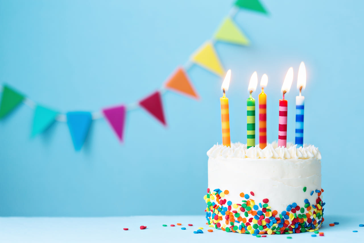 誕生日ケーキをさらに豪華に 誰にでもできる飾り付けアイデアをご紹介 Giftpedia
