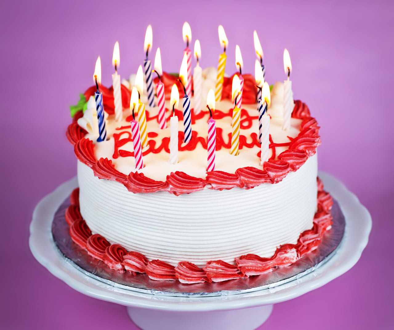 誕生日ケーキをさらに豪華に 誰にでもできる飾り付けアイデアをご紹介 Giftpedia