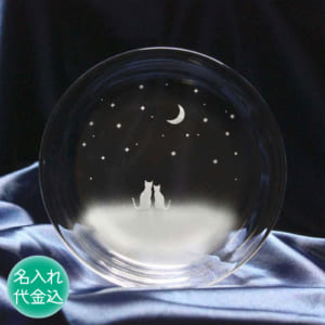 ［名入れ］【一緒にみる三日月の夜空】 猫モチーフのガラス小皿 by アトリエキース