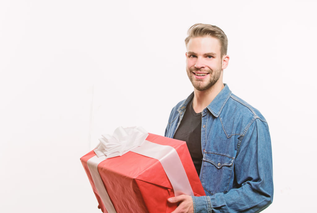 予算1万円で贈る 男性へのプレゼントを選ぶコツとは 贈る相手別にご紹介 Giftpedia Byギフトモール アニー