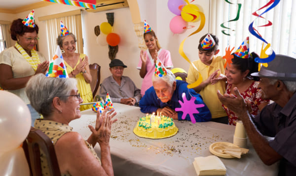 喜寿祝いには感謝を込めてケーキを贈ろう 長寿祝いに大人気のケーキをご紹介 Giftpedia