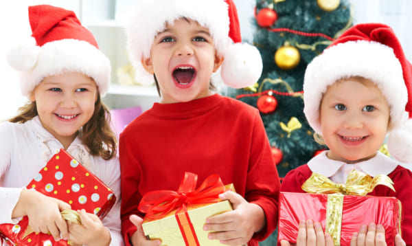 クリスマス】今年こそ子どもが喜ぶプレゼントを！サプライズ演出＆メッセージ例文もご紹介 Giftpedia byギフトモールアニー