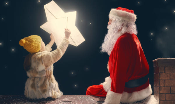 2歳の女の子がニコニコ 人気のクリスマスプレゼント選 長く遊べる玩具 実用的なギフト Giftpedia Byギフトモール アニー