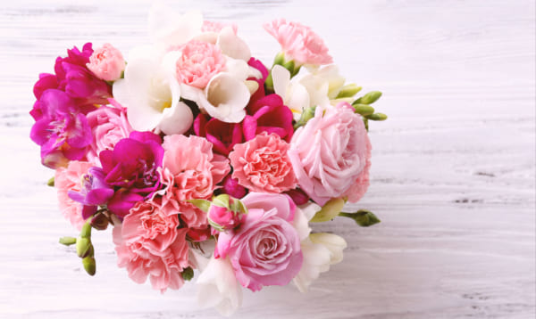 退職祝い】花なら男女問わず贈れる！相手に喜ばれるギフトの選び方を紹介 | Giftpedia byギフトモールアニー