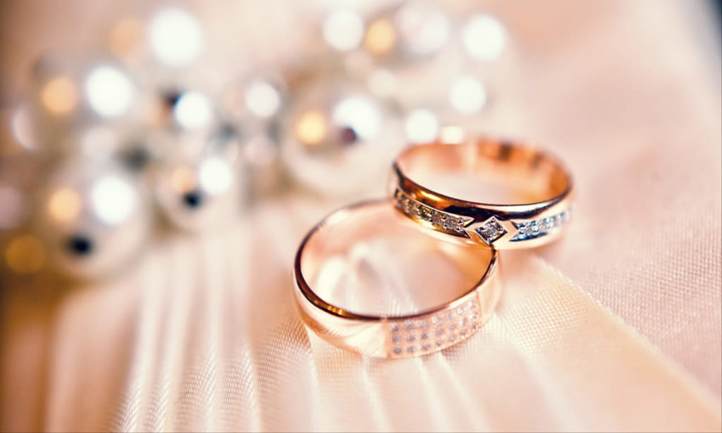 指輪をプレゼントする意味を解説！贈って喜ばれる人気アイテムも紹介 | Giftpedia byギフトモールアニー