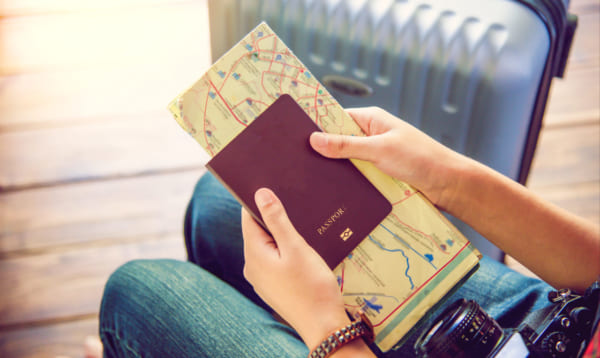 高級ブランドはNG？パスポートケースの正しい選び方を知ろう | Giftpedia byギフトモールアニー