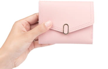 ピンクの財布が大集合！人気ブランド限定〈レディース＆メンズ33選