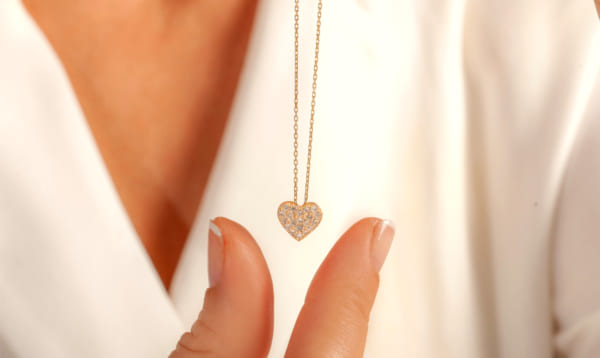 女友達へ贈るネックレスのプレゼント｜喜ばれる人気ブランドアイテム15選 | Giftpedia byギフトモールアニー