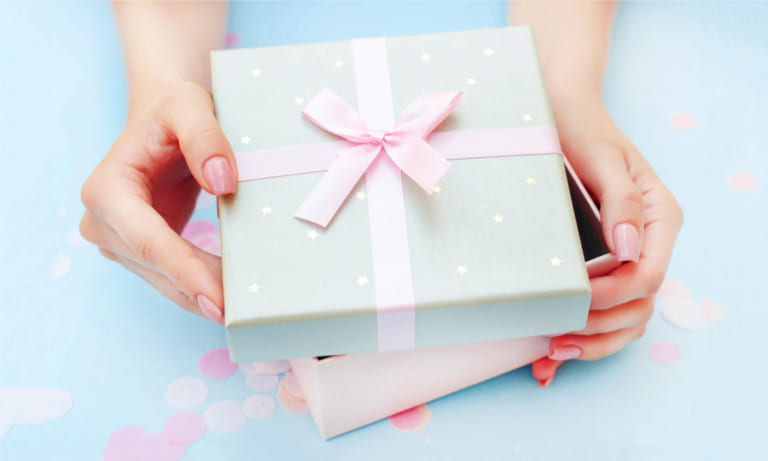餞別の金額相場は？定番・おすすめのギフト15選と贈る際のマナーも紹介 Giftpedia byギフトモール&アニー