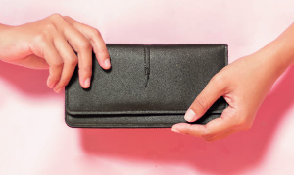 サンローラン 財布 黒　大容量　セカンドバッグお出かけができます