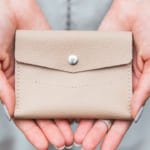 レディース二つ折り財布｜コンパクトで使いやすいおすすめ10品を紹介
