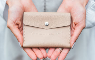 レディース二つ折り財布｜コンパクトで使いやすいおすすめ10品を紹介